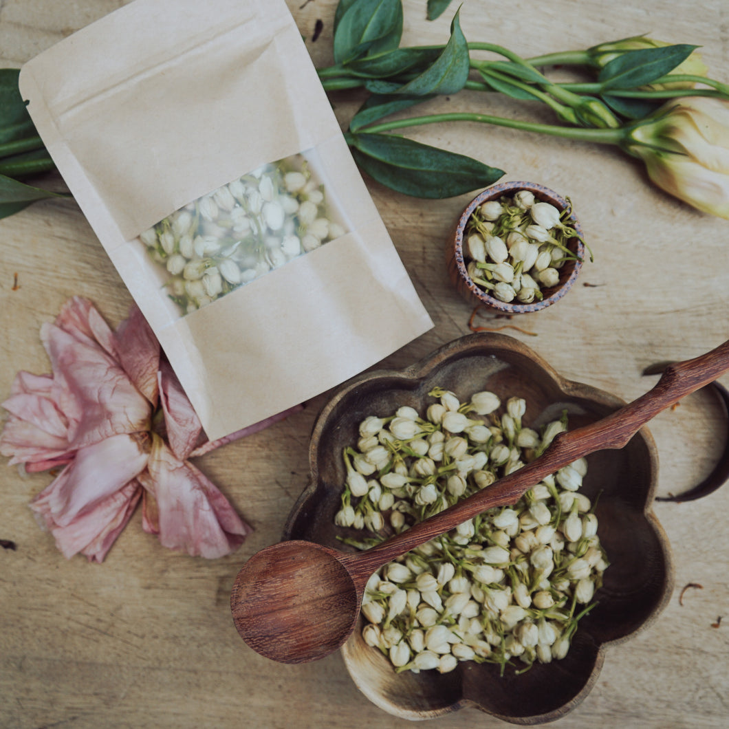 Nature play sensory dried flowers jasmine