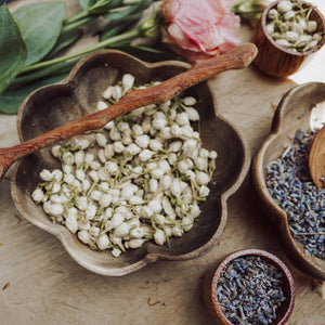 Nature play sensory dried flowers jasmine